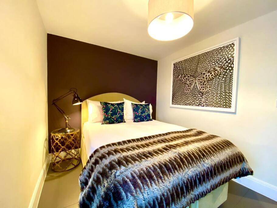 Stunning Apartment - 1 Minute Walk To Poole Quay - Great Location - Free Parking - Fast Wifi - Smart Tv - Newly Decorated - Sleeps Up To 2! Close To Poole & Bournemouth & Sandbanks Экстерьер фото