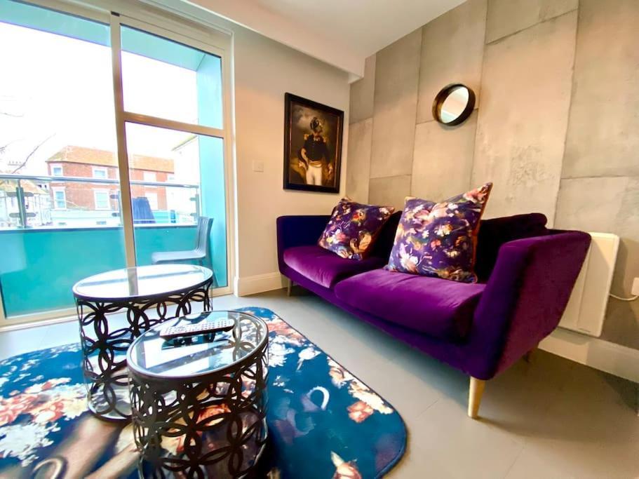 Stunning Apartment - 1 Minute Walk To Poole Quay - Great Location - Free Parking - Fast Wifi - Smart Tv - Newly Decorated - Sleeps Up To 2! Close To Poole & Bournemouth & Sandbanks Экстерьер фото