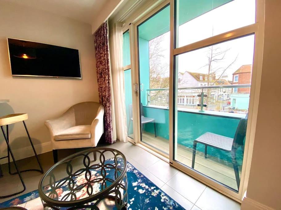 Stunning Apartment - 1 Minute Walk To Poole Quay - Great Location - Free Parking - Fast Wifi - Smart Tv - Newly Decorated - Sleeps Up To 2! Close To Poole & Bournemouth & Sandbanks Экстерьер фото
