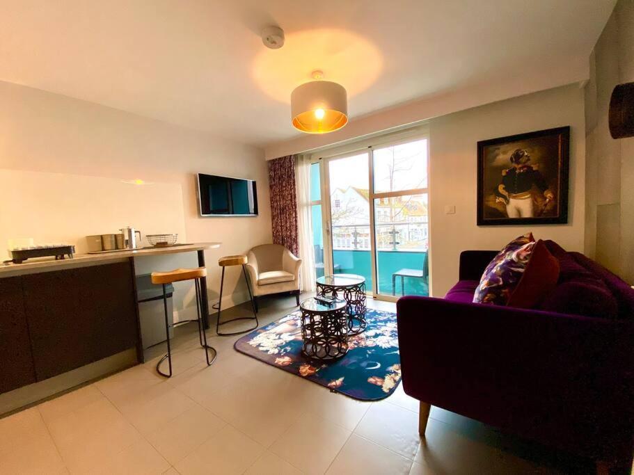 Stunning Apartment - 1 Minute Walk To Poole Quay - Great Location - Free Parking - Fast Wifi - Smart Tv - Newly Decorated - Sleeps Up To 2! Close To Poole & Bournemouth & Sandbanks Экстерьер фото