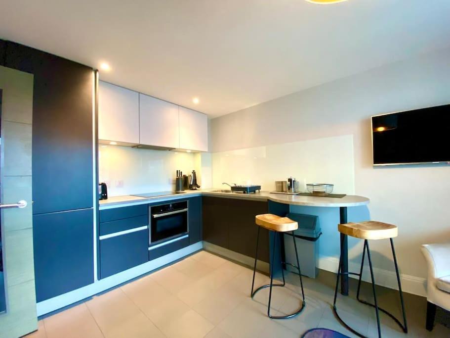 Stunning Apartment - 1 Minute Walk To Poole Quay - Great Location - Free Parking - Fast Wifi - Smart Tv - Newly Decorated - Sleeps Up To 2! Close To Poole & Bournemouth & Sandbanks Экстерьер фото